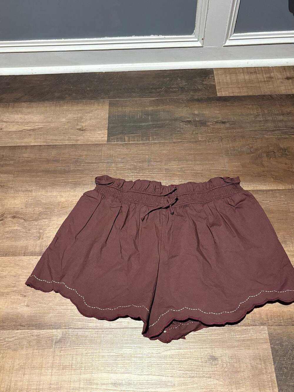 By Anthropologie Scallop-Hem Cocoa Purple Elastic Waist Embroidered Shorts - Picture 4 of 5